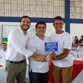 Rafael Fonteles e Washington Bandeira homenageiam alunos de Castelo do Piauí