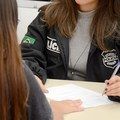 Mulheres vítimas de violência poderão ganhar aparelho para sinalizar emergência