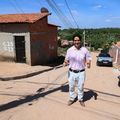 A Secretaria de Infraestrutura pavimenta bairros de Teresina.
