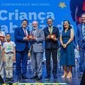 Governador Rafael Fonteles recebe o Selo Ouro de Lula por compromisso com a alfabetização no Piauí.