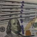 Dólar fecha a R$ 5,70 e cai 3,57% em março