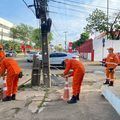 Utilidade Pública: Bombeiros isolam área após queda de poste na avenida Miguel Rosa