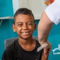 Brasil avança na vacinação de crianças e adolescentes com 1 milhão de doses aplicadas nas escolas